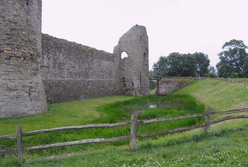 Pevensey Castle met slotgracht