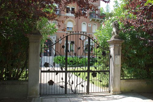 house at the Lido